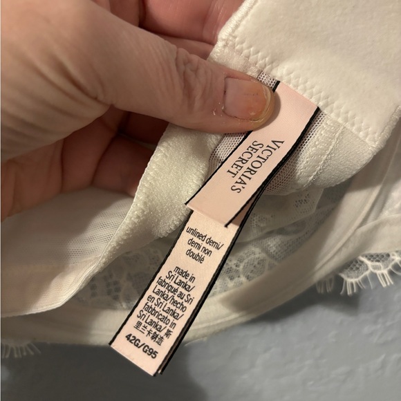 White/ivory unlined dream angels demo bra Victoria’s Secret- size 42g - Picture 11 of 11